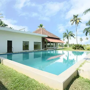 Oyo 26874 Manor Backwater Resort Hotel
